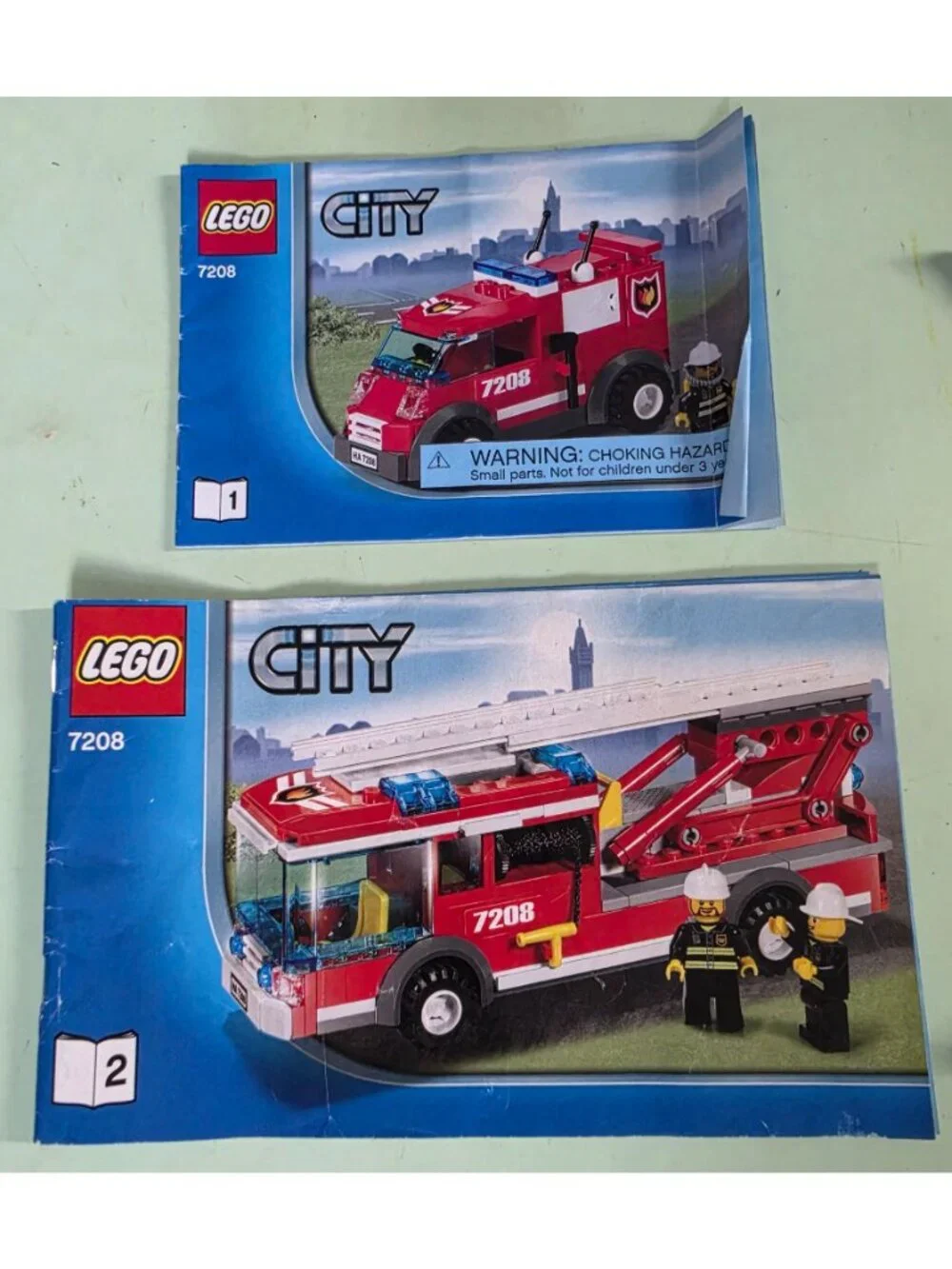 LEGO City 7208 Fire Station 2010 100% Complete 662 Pieces Minifigures Manuals